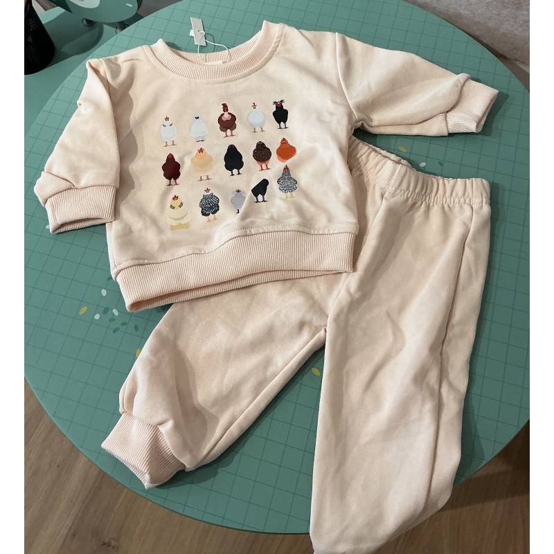 Ensemble bébé MiniOlie beige avec motif poules – 12-18 mois