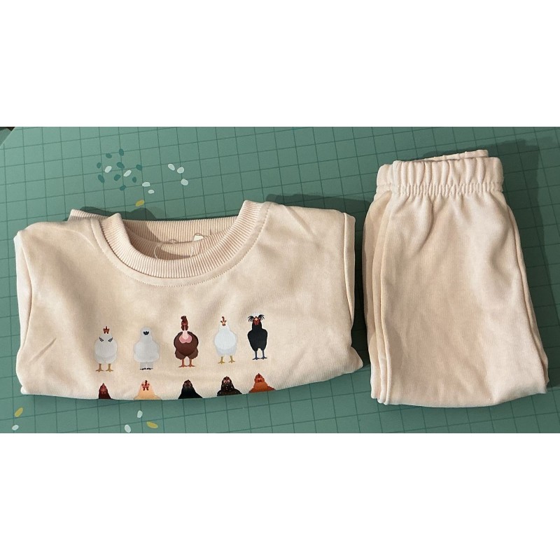 Ensemble bébé MiniOlie beige avec motif poules – 12-18 mois