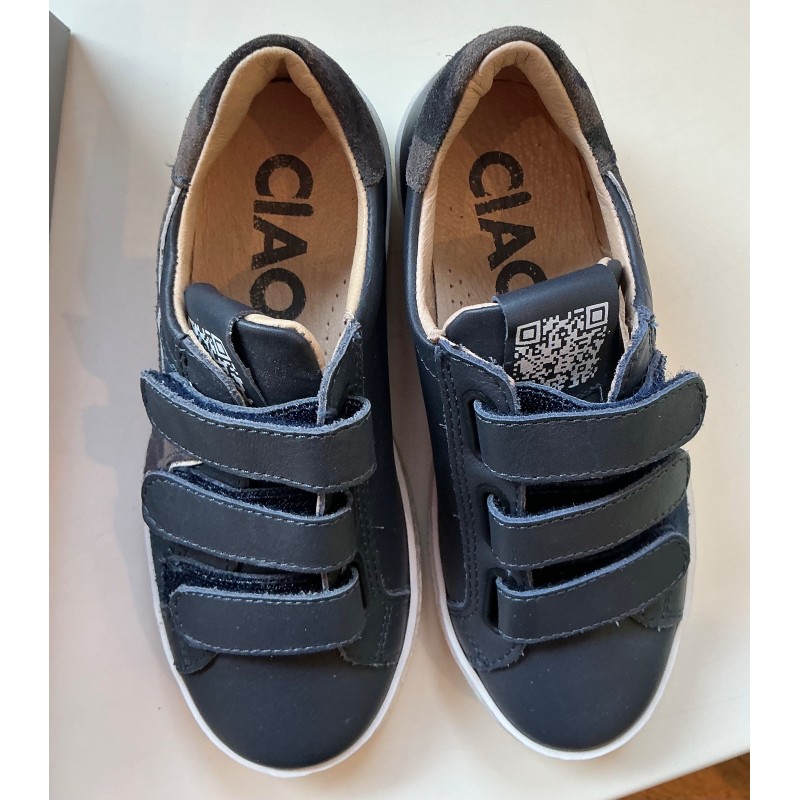 Baskets bleu