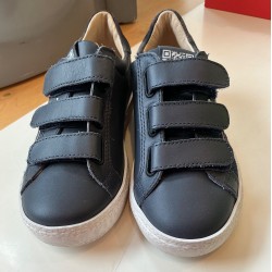 Baskets bleu
