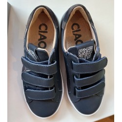 Baskets bleu