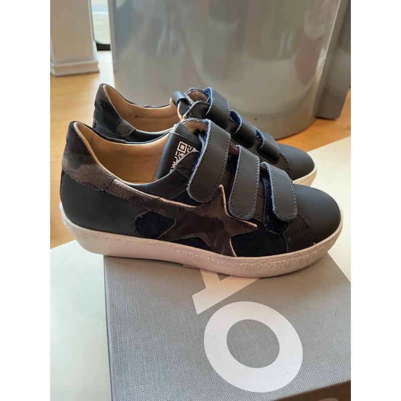 Baskets bleu