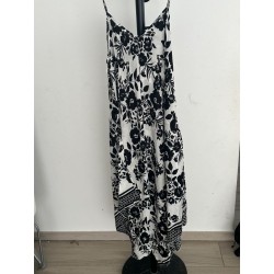 Robe d'été noire et blanche fleurie