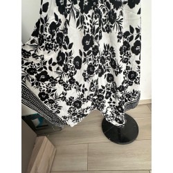 Robe d'été noire et blanche fleurie