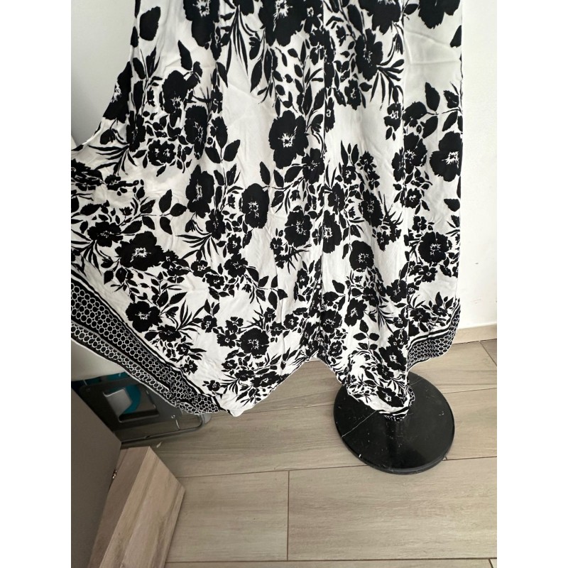 Robe d'été noire et blanche fleurie