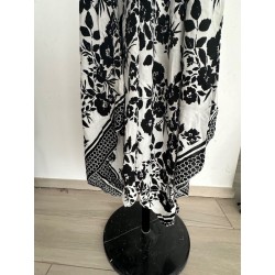 Robe d'été noire et blanche fleurie