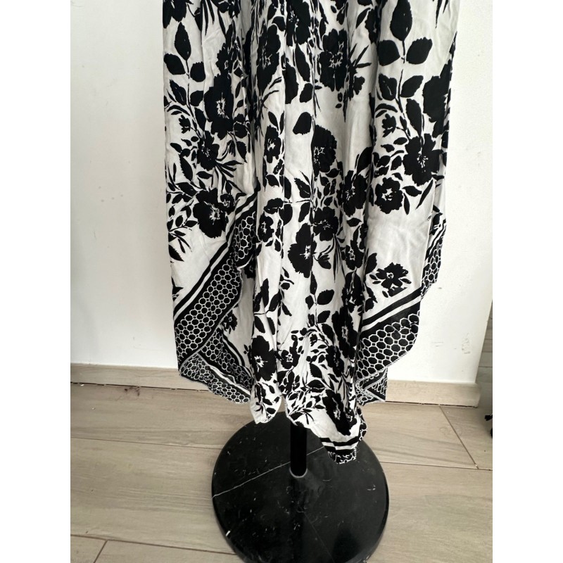 Robe d'été noire et blanche fleurie