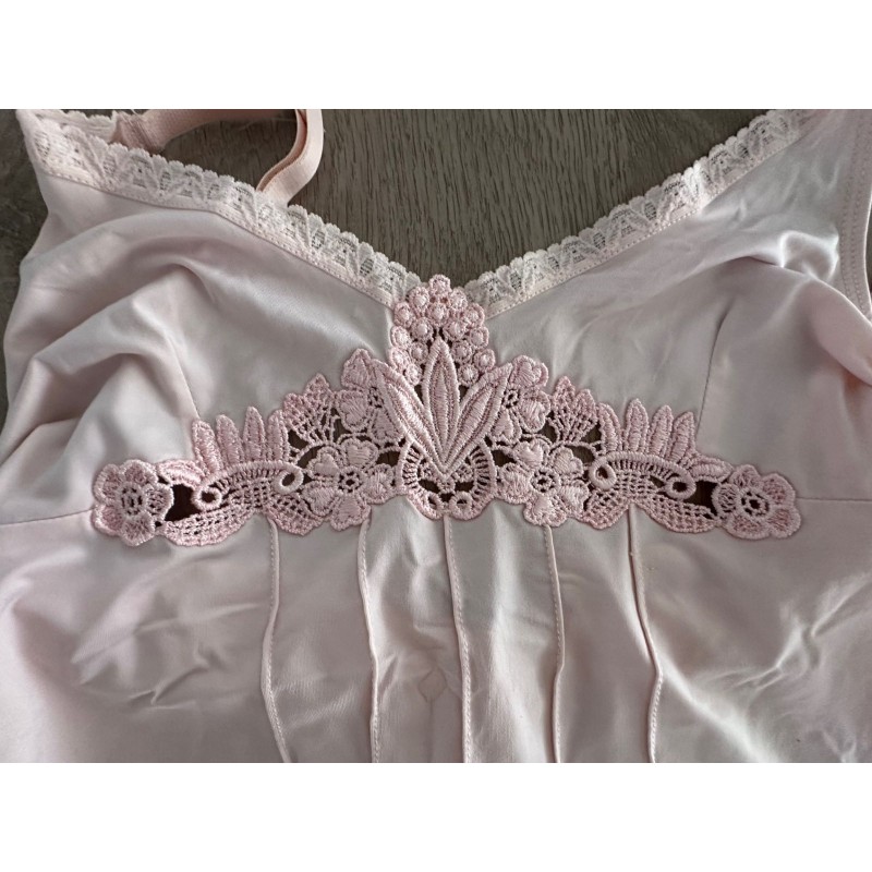 Top rose pâle Zara avec dentelle