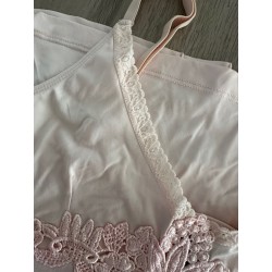 Top rose pâle Zara avec dentelle