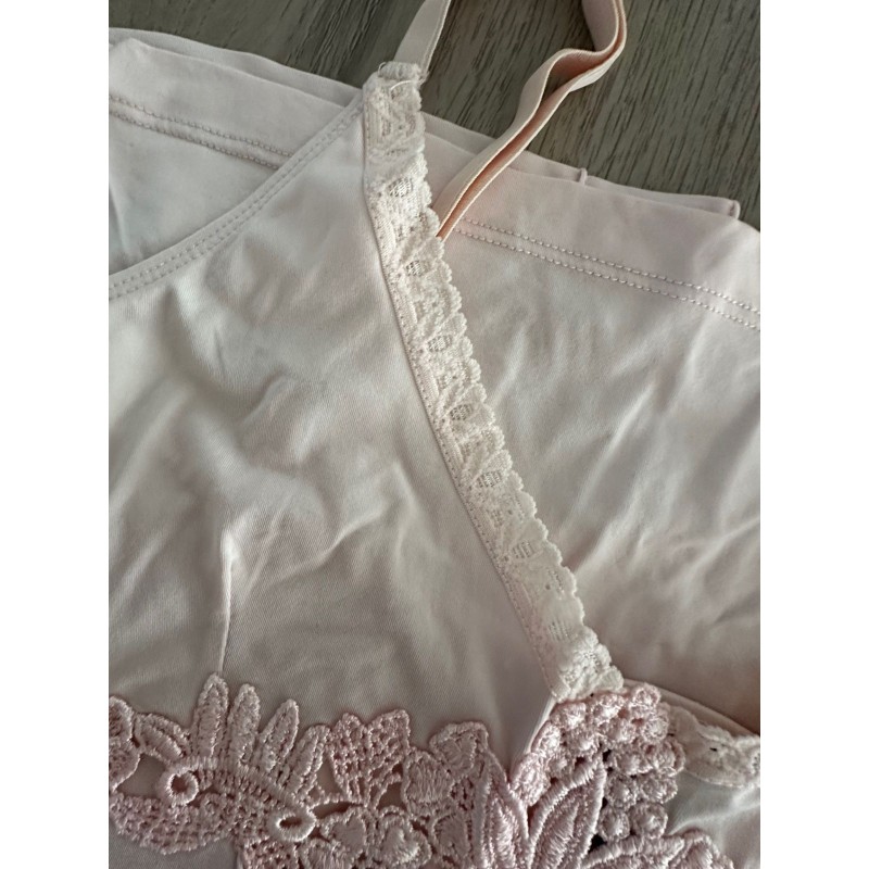 Top rose pâle Zara avec dentelle