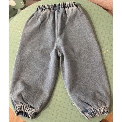 Pantalon bébé effet jean avec véhicules brodés – 18-24 mois