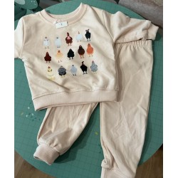 Ensemble bébé MiniOlie beige avec motif poules – 12-18 mois