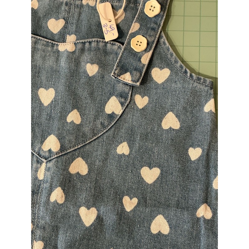 Salopette enfant en jean à motifs cœurs blancs - 3-5 ans