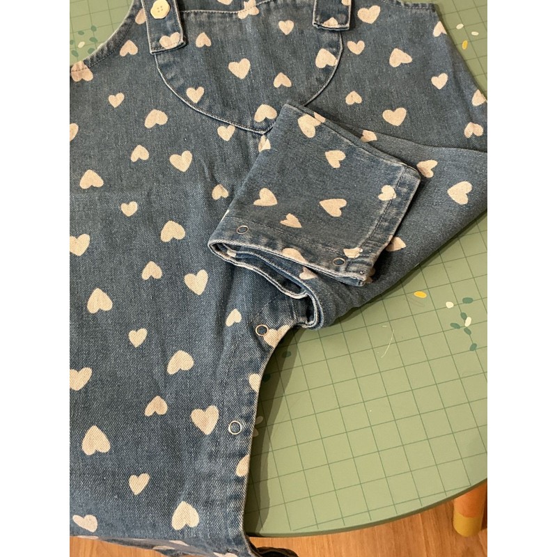 Salopette enfant en jean à motifs cœurs blancs - 3-5 ans